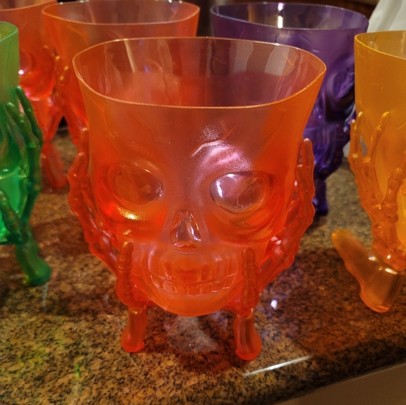 Skull Bowl Halloween decorations 💀💚☠ - Picture 4 of 4